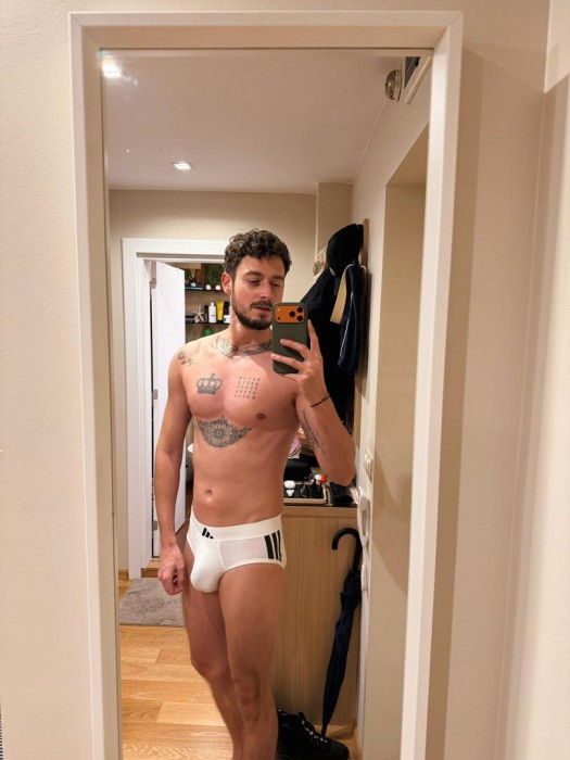Giscard, un chico rubio y gay., escort bilingüe (English speaking) en Barcelona